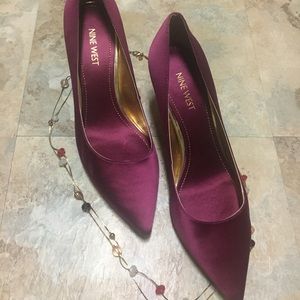 Stylish Nine West Pointed Toe Pumps